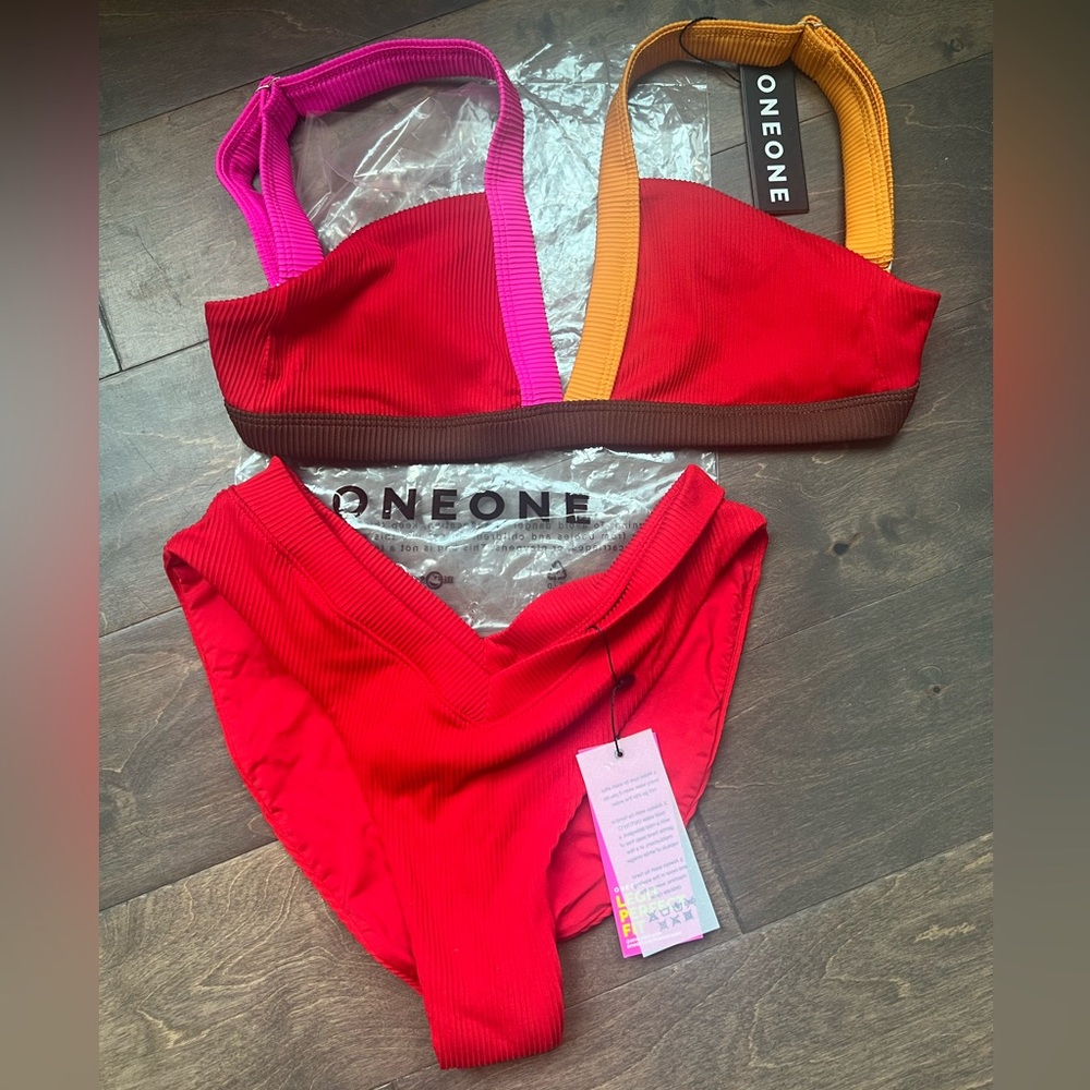Oneone Swimwear ribbed SET- Medium Top and Bottom